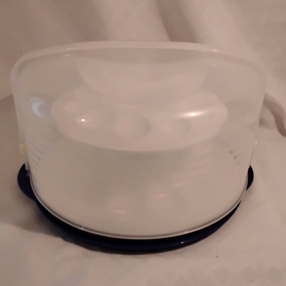 Tupperware Cake/Egg Taker - Picture 2 of 10